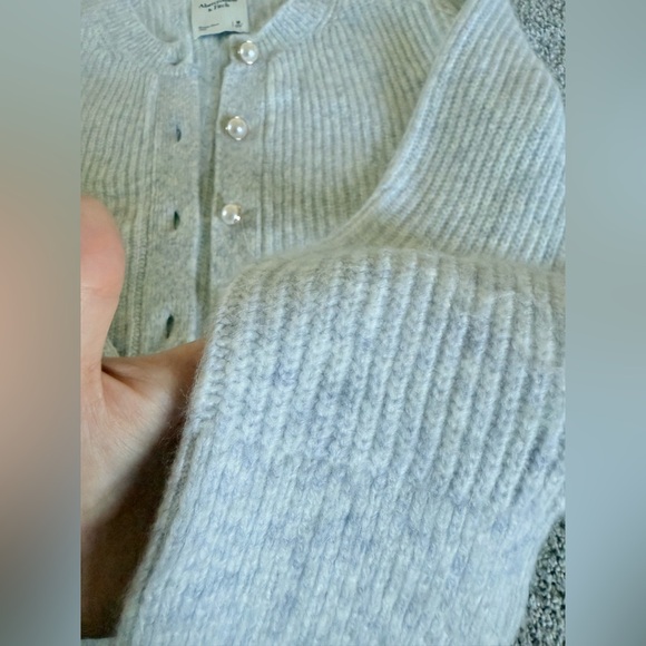 Abercrombie & Fitch Light Gray Knit Top - Picture 4 of 5